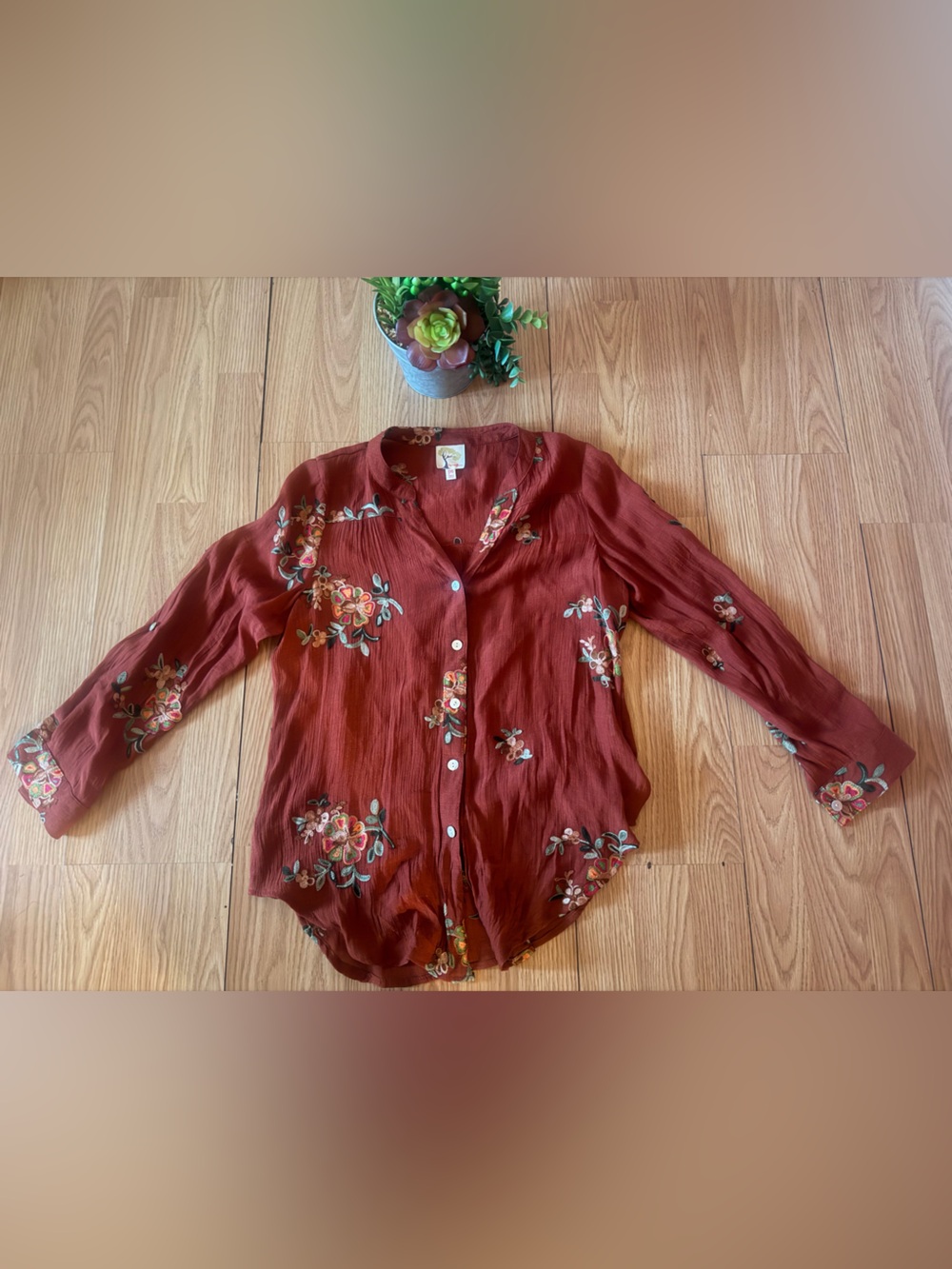 FIG AND FLOWER Shirt Womens TEXTURED FLORAL BLOUSE Rust Embroidery Button Up PS